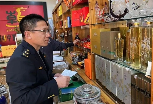 滨城区市场监管局开展节日期间商品过度包装专项检查 规范酒类经营秩序